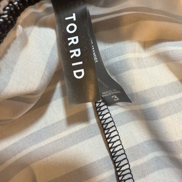 Torrid women’s Black & White Striped crepe 5" Coverup/swim Shorts Plus sz 3 - Picture 7 of 9